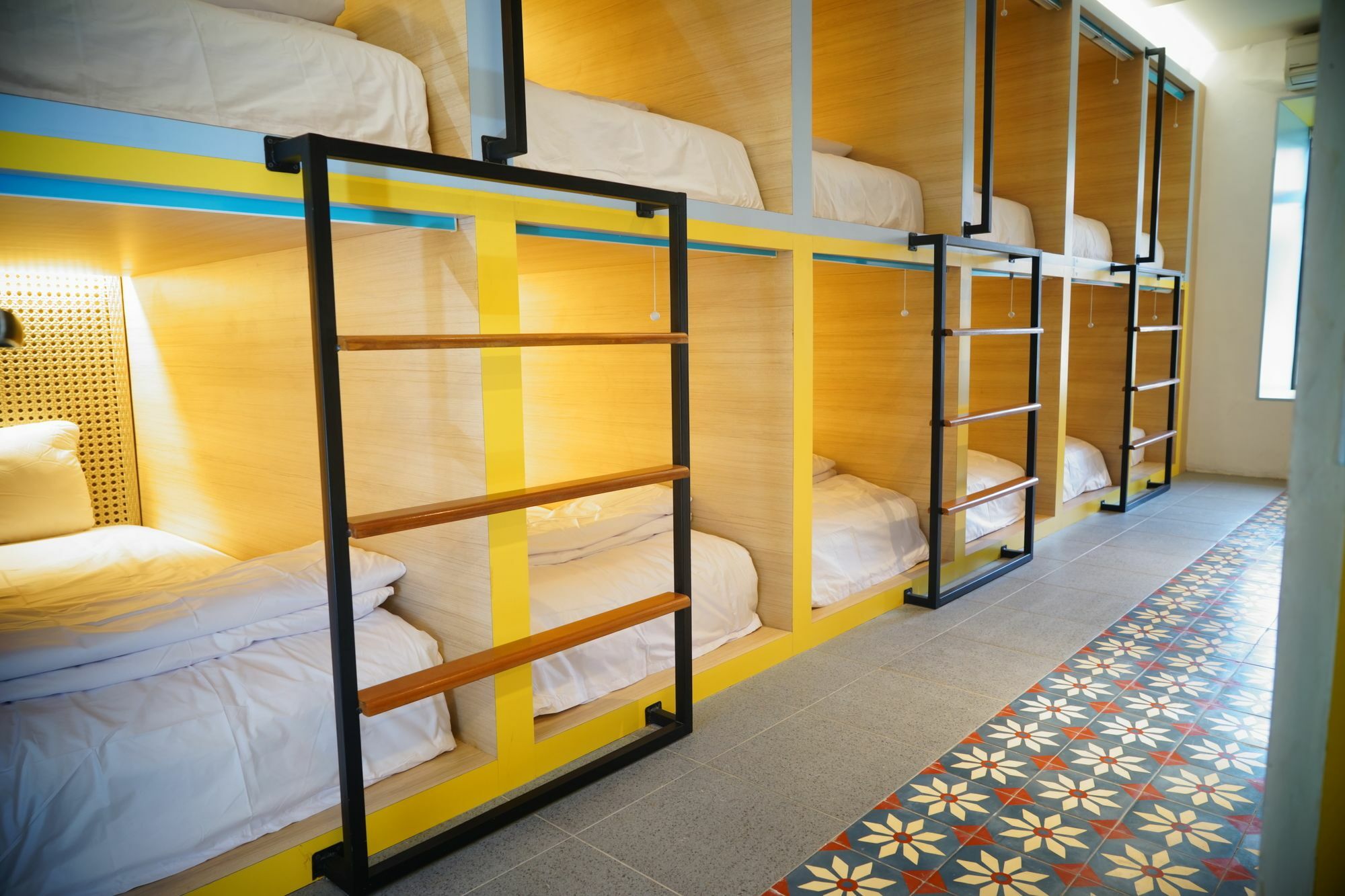 Borough Capsule Hostel Bali Legian  Luaran gambar
